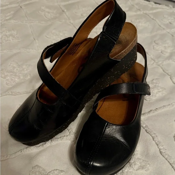 OTBT Black Leather Slingback Shoes - Picture 2 of 6